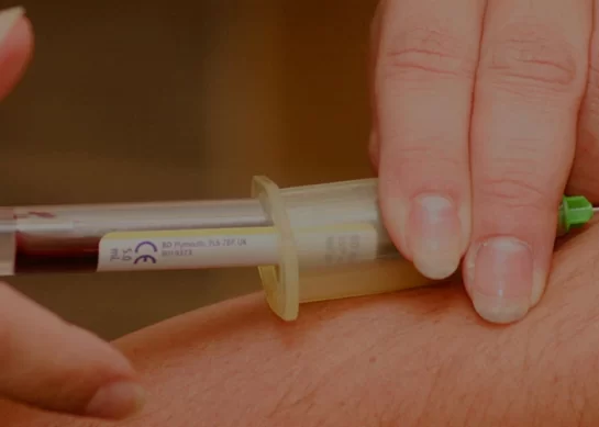 ۳ مورد از انواع روش های نمونه گیری خون + مزایا و معایب